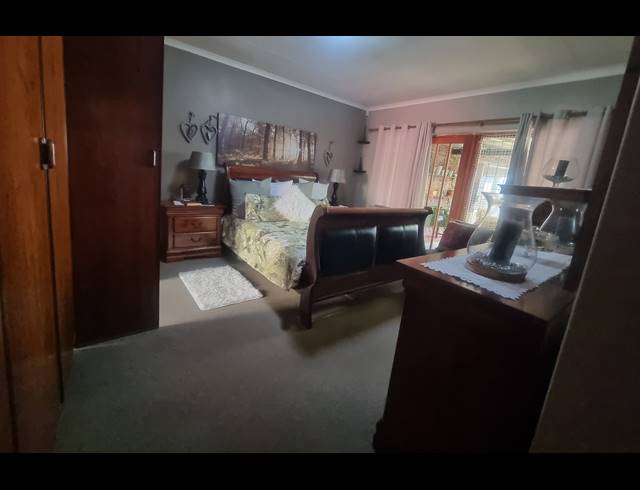 6 BEDROOM FREESTANDING FOR SALE IN HEIDERAND